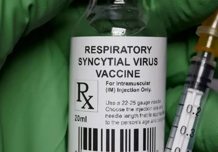 В США одобрили первую в мире вакцину от респираторно-синцитиального вируса
