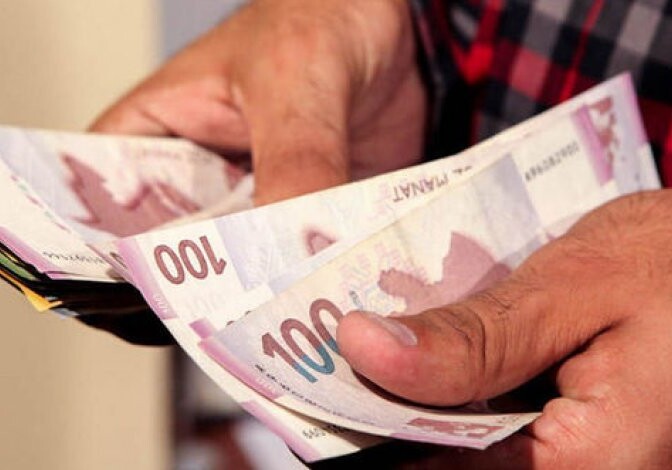 Госкомстат: В Азербайджане средняя зарплата превысила 900 манатов