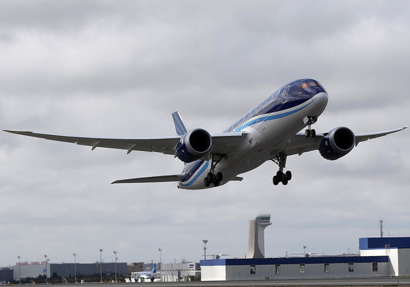 Самолет Buta Airways вернулся из Тбилиси в Баку по причине грозы