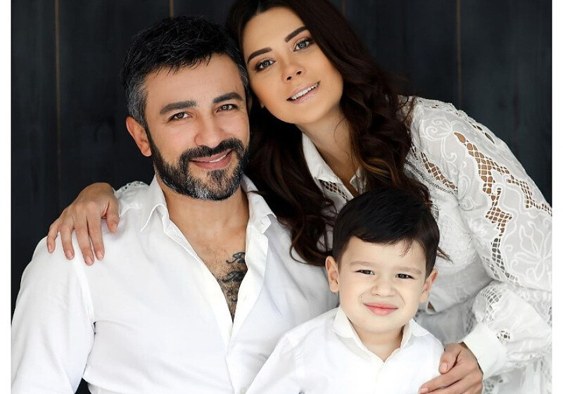 Ас үйдегі фотодағы ретро үлкен сиськи