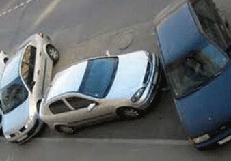 В Баку запретят парковку автомобилей на обочине дороги
