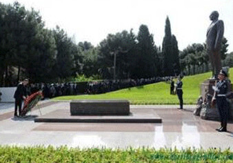 Президент почтил память Гейдара Алиева