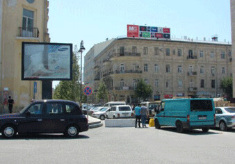 На центральных улицах Баку запрещена парковка автомобилей 