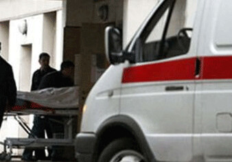 В Баку машина сбила женщину с детьми, сын погиб