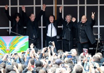 Пол Маккартни устроил концерт-сюрприз на Таймс-сквер в Нью-Йорке