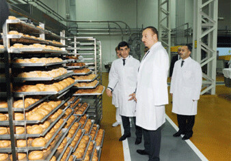 Президент Азербайджана принял участие в открытии хлебозавода и парка в Хатаинском районе Баку (ФОТО)