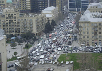 Сегодня будет ограничено движение транспорта в центре Баку