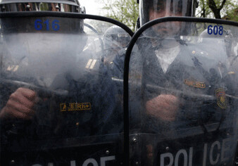 Шествие в Ереване переросло в столкновения с полицией