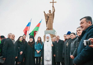 В Астрахани открыли памятник князю Владимиру, созданным азербайджанским скульптором (ФОТО)