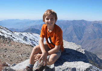 9-летний мальчик покорил высочайшую вершину в Андах