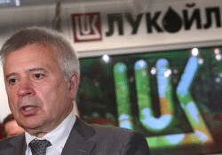 В.Алекперов снова скупил акции ЛУКОЙЛа более чем на 289 млн. руб.