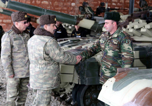 Министр обороны посетил воинские части на линии фронта (ФОТО)