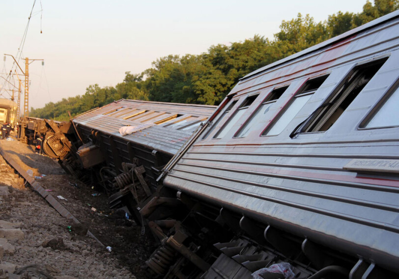 Пассажирский поезд сошел с рельс во французских Альпах, есть жертвы