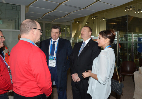 Ильхам Алиев с супругой наблюдали в Сочи за соревнованиями по конькобежному спорту (ФОТО)