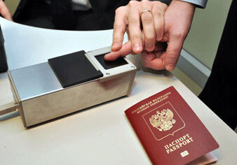 В загранпаспорта россиян будут вносить отпечатки пальцев