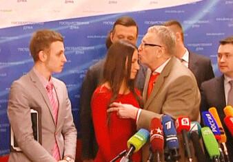 Жириновский провел инструктаж по поцелуям в Госдуме (Видео)