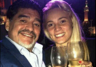 Марадона женится на 23-летней футболистке