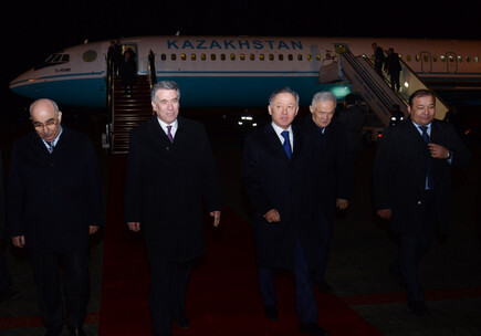 Председатель Меджлиса парламента Казахстана прибыл в Азербайджан 