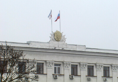 Здания парламента и правительства Крыма захватили неизвестные