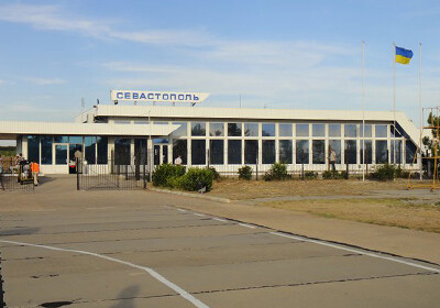 Российские военные взяли под контроль аэропорт Севастополя
