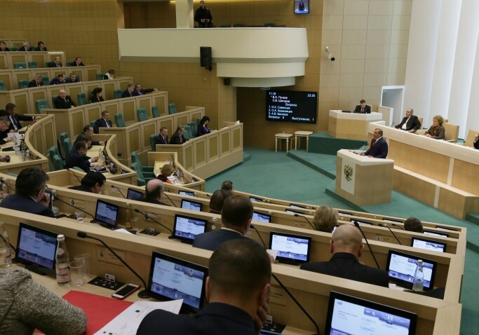 Совет Федерации разрешил ввести войска на Украину