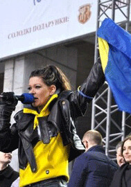 Госдеп США наградил певицу Руслану премией за отвагу на Майдане (Фото)