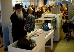 В аэропорту Тель-Авива задержан израильтянин с сотней алмазов и 24 часами Rolex