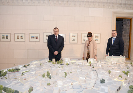 Ильхам Алиев ознакомился с созданной в комплексе Дворца Ширваншахов новой музейной экспозицией (ФОТО)
