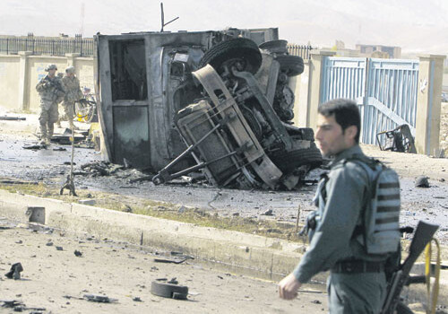 Террористы в Афганистане взорвали грузовик с избирательными урнами