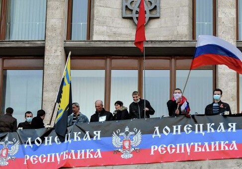 Протестующие захватили филиал Нацбанка в Луганске и СБУ в Донецке