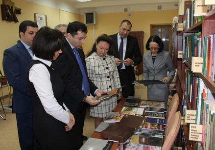 От имени Лейлы Алиевой Новосибирской библиотеке подарены книги об Азербайджане 