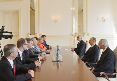 Ильхам Алиев принял делегацию во главе с губернатором Ульяновской области России