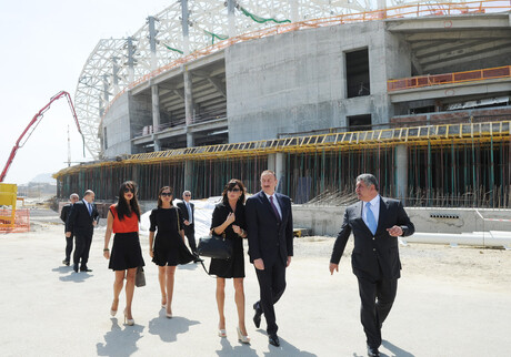 Президент Ильхам Алиев ознакомился с ходом строительства Дворца водных видов спорта (ФОТО)