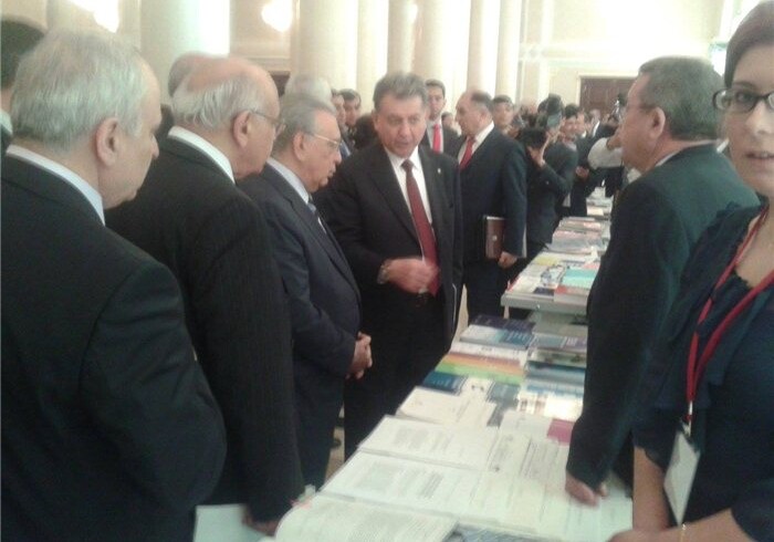 В НАНА прошла выставка книг и журналов, освящающих деятельность научных организаций