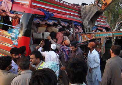Более 40 человек погибли в ДТП в Пакистане