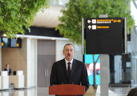 Ильхам Алиев: Азербайджан и впредь будет играть роль транспортно-логистического центра в мировом масштабе (ФОТО)