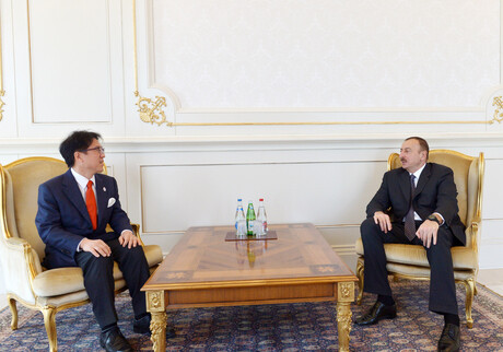 Ильхам Алиев принял специального советника премьер-министра Японии