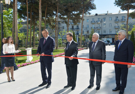 Президент Ильхам Алиев принял участие в открытии нового здания Научного центра «Азербайджанская национальная энциклопедия»