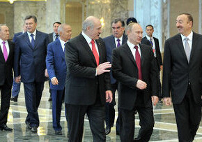Путин поздравил лидеров стран СНГ с Днем Победы