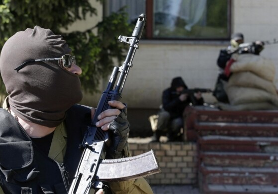 Сепаратисты штурмуют воинскую часть в Донецке