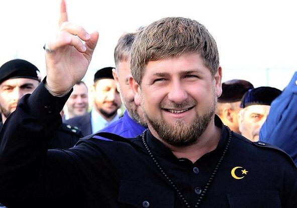 Кадыров подарил игрокам чемпионата Чечни по $ 10 тыс. и машину