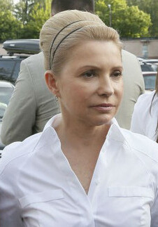 Тимошенко сменила косу на бабетту (Фото)