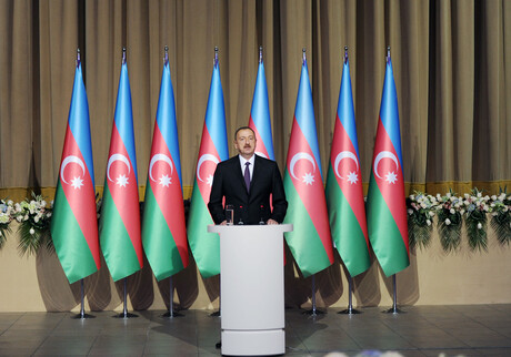 Ильхам Алиев принял участие в приеме по случаю Дня Республики (ФОТО)