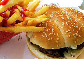 Из чего на самом деле делаются гамбургеры McDonald’s (ВИДЕО)