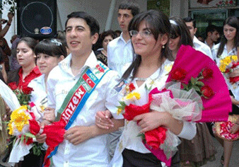 Cегодня в школах Азербайджана проводится «Последний звонок»