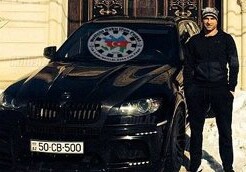 Одинаковые автомобили у азербайджанского футболиста и звезды мирового класса  