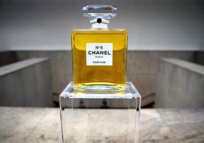 Chanel №5 и другие известные парфюмы под угрозой запрета
