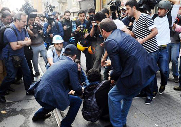 В Стамбуле задержано 120, Измире - 65, Анкаре - 45 демонстрантов 