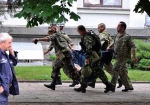 Бои в Луганске: более 400 боевиков атакуют базу пограничников