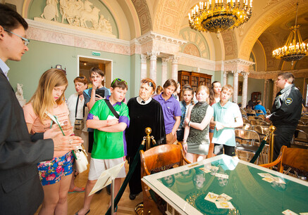 По инициативе вице-президента Фонда Г. Алиева учащиеся московской школы приняли участие на мероприятии в Музее современной истории России (ФОТО)